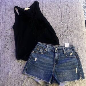 Women’s Outfit Tank & Shorts